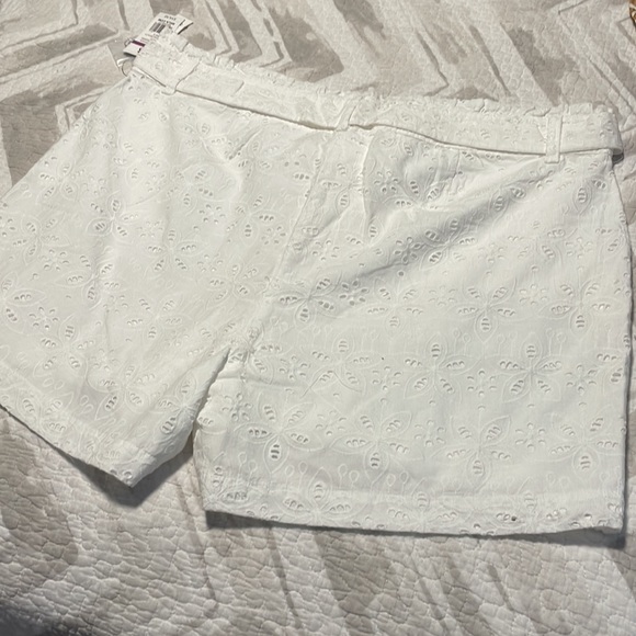 NWT Crown & Ivy White Eyelet Shorts 16 - Picture 13 of 13